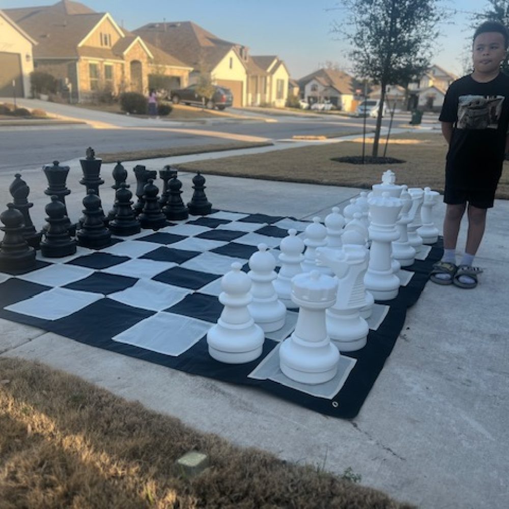 25 in MEGA Chess Set (4'8 child for comparison)